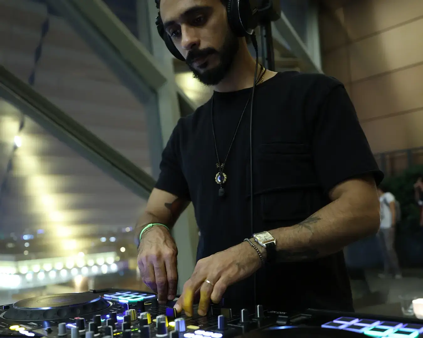 DJ